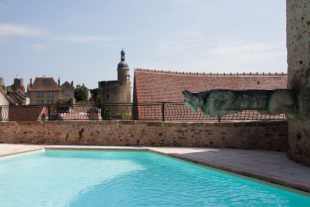 bourbon-l-achambault-hotel-montespan-Piscine